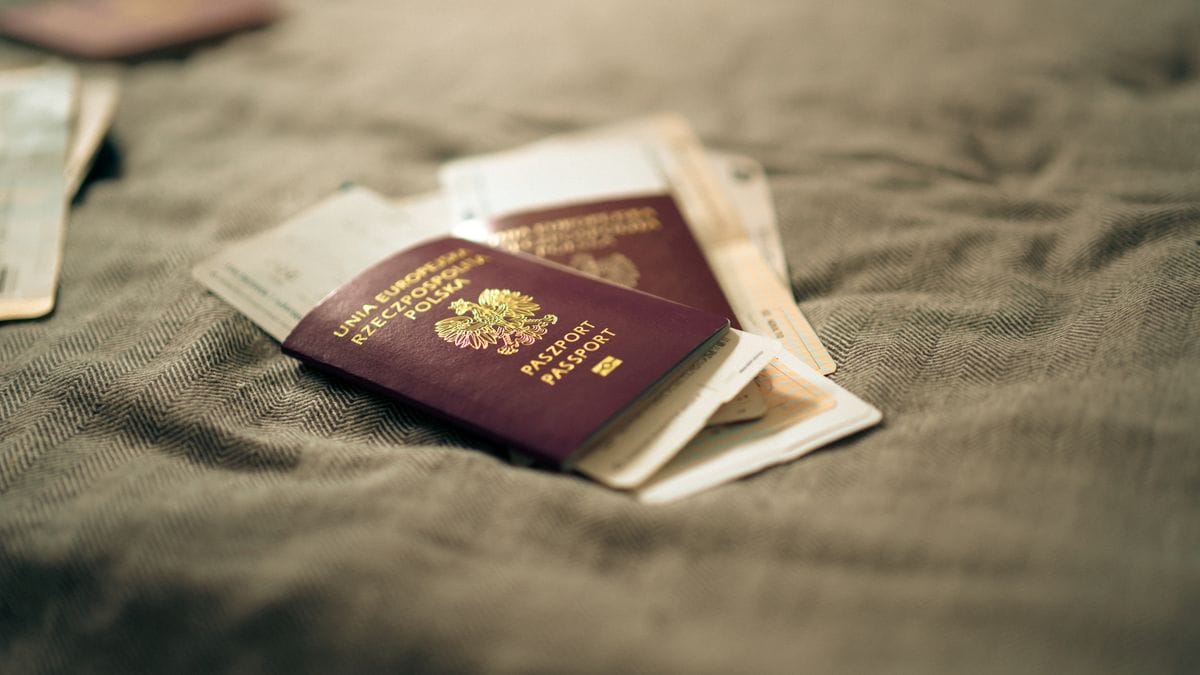 Instapkaart en paspoort voor een reis naar Engeland