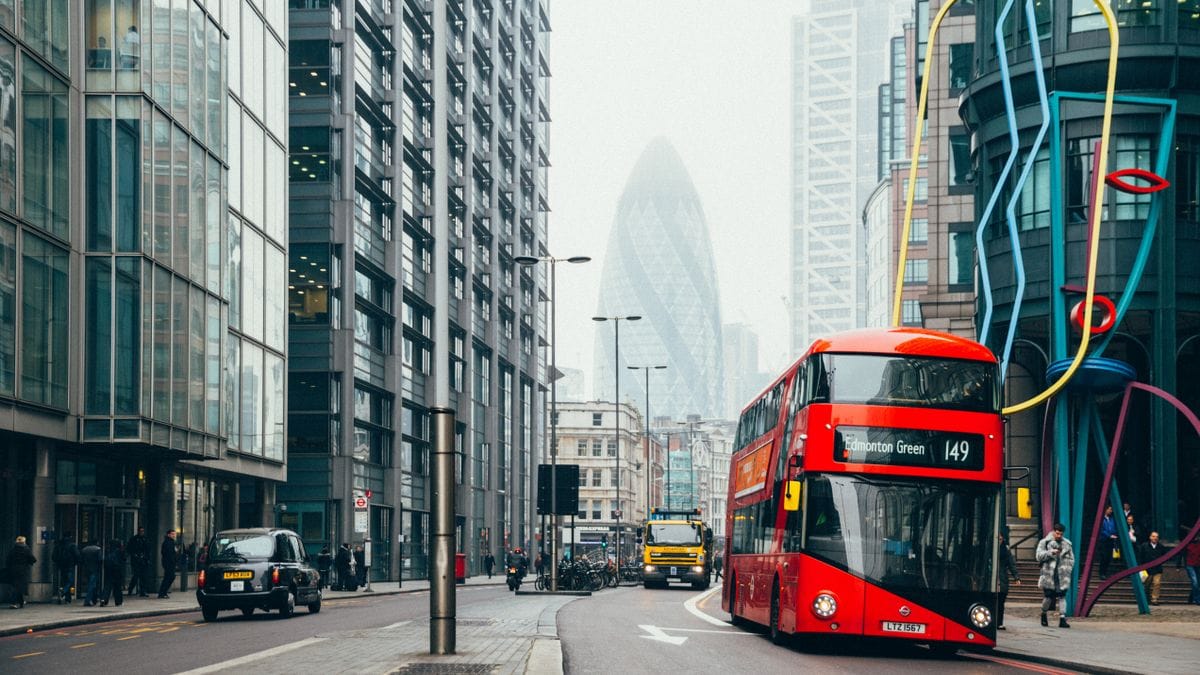 eta uk kinderen gezin bij rode dubbeldekker Londen