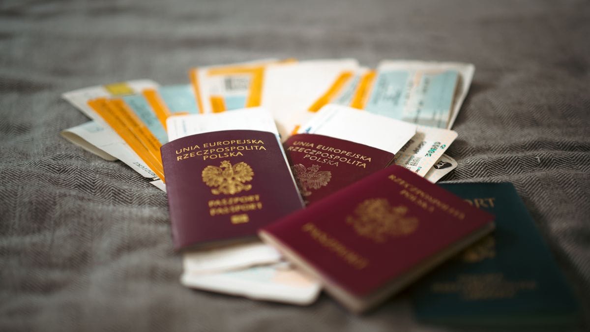 Reisdocumenten en paspoort voor UK ETA aanvraag gezin