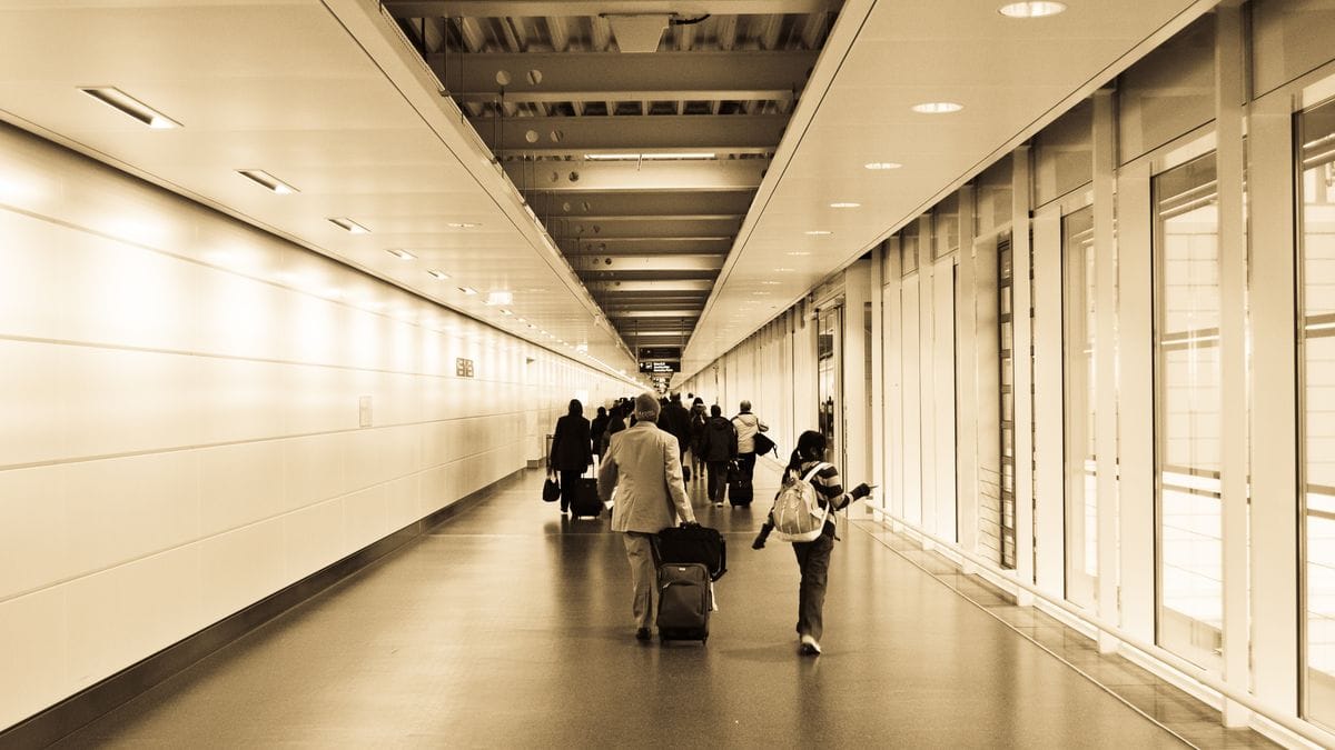 eta uk transit kinderen gezin in transitterminal luchthaven