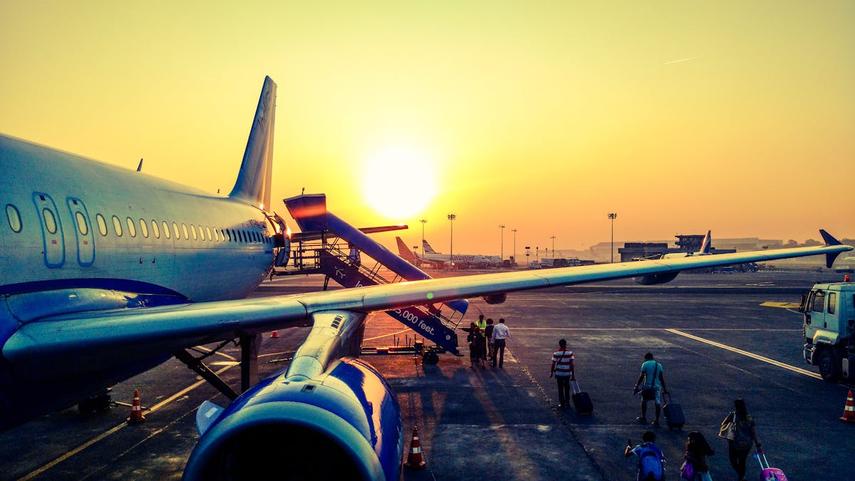 Paspoortcontrole op een internationale luchthaven bij aankomst