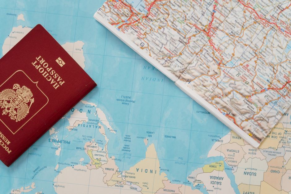 Reisdocumenten en boarding pass voor een reis naar het VK onder de ETA-plicht